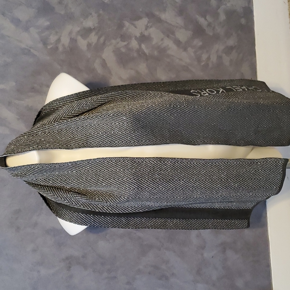 Michael Michael Kors Gray & Silver Metallic Women's Winter Scarf NEW
